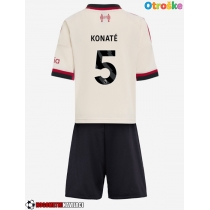 Otroške Nogometnih dresov Liverpool Ibrahima Konate #5 Gostujoči 2025-26 Kratki rokavi (+ hlače)